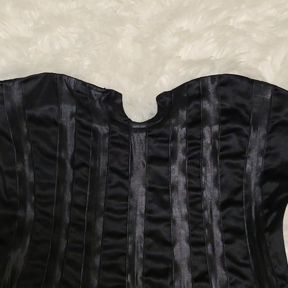 Clothes - Picture 3 of 4